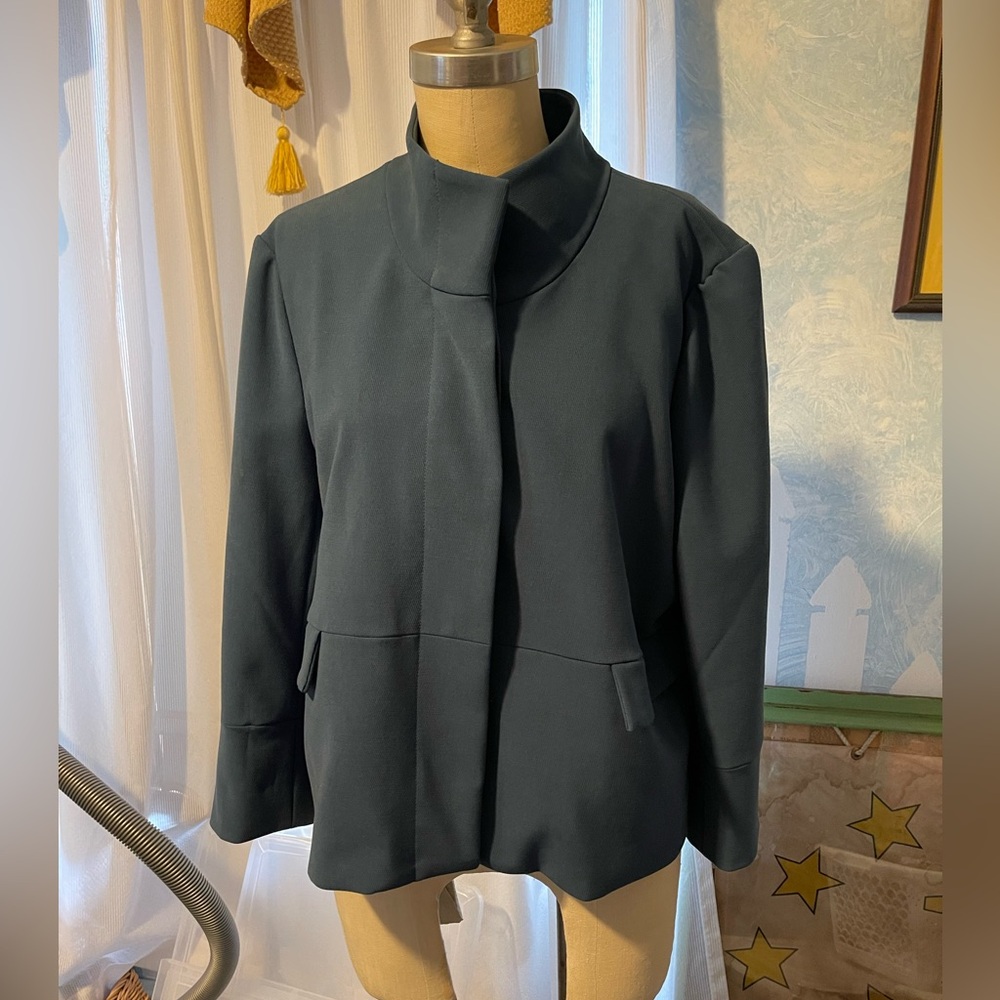 Halogen cropped jacket in great condition and 3/4 sleeves